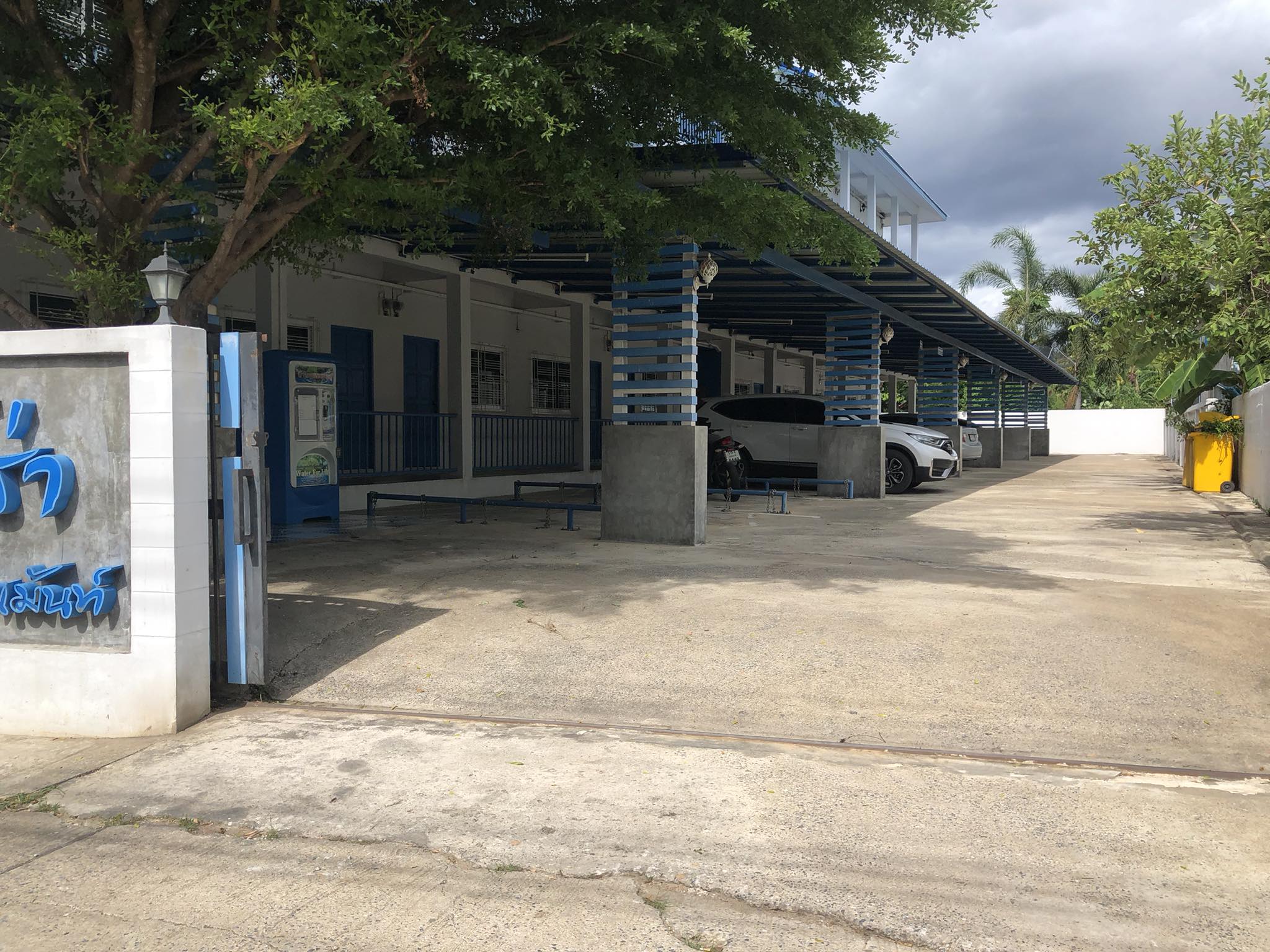 ลานจอดรถ